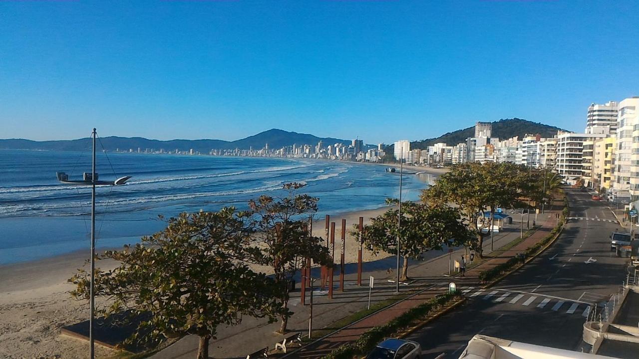 Apartamento De Cobertura Frente Para O Mar Itapema Luaran gambar